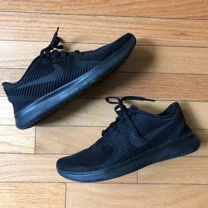 Nike All Black Free RN + Flexible sole